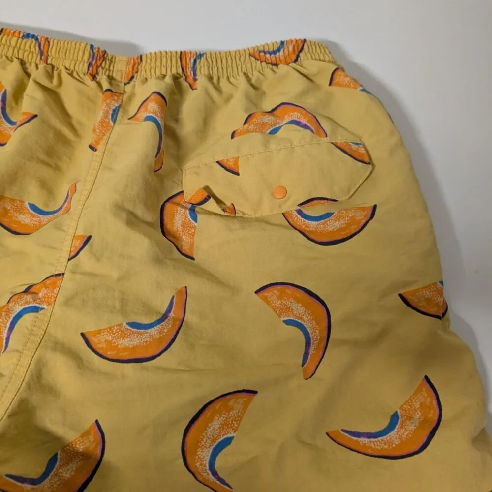 Patagonia Melon Printed 6” Baggies Mens Size XS Yellow Mesh Lined Swim Trunks